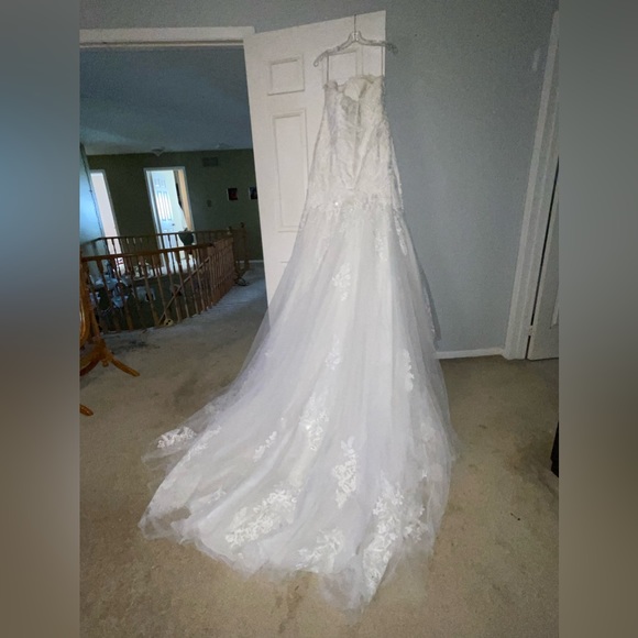 Essence of Australia Wedding Dress - Picture 11 of 12